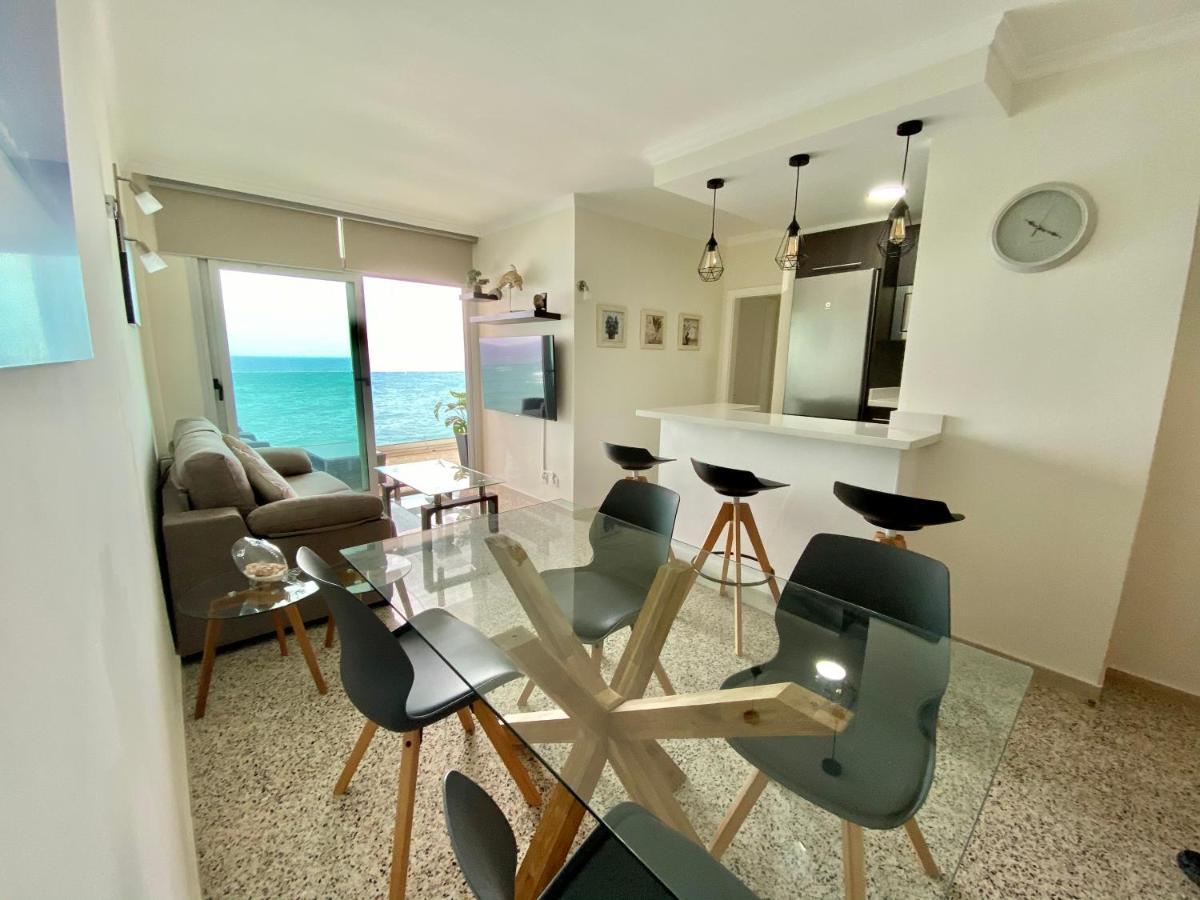 Hermoso Edificio Frente Al Mar Con Gran Terraza Y Hermosas Vistas *